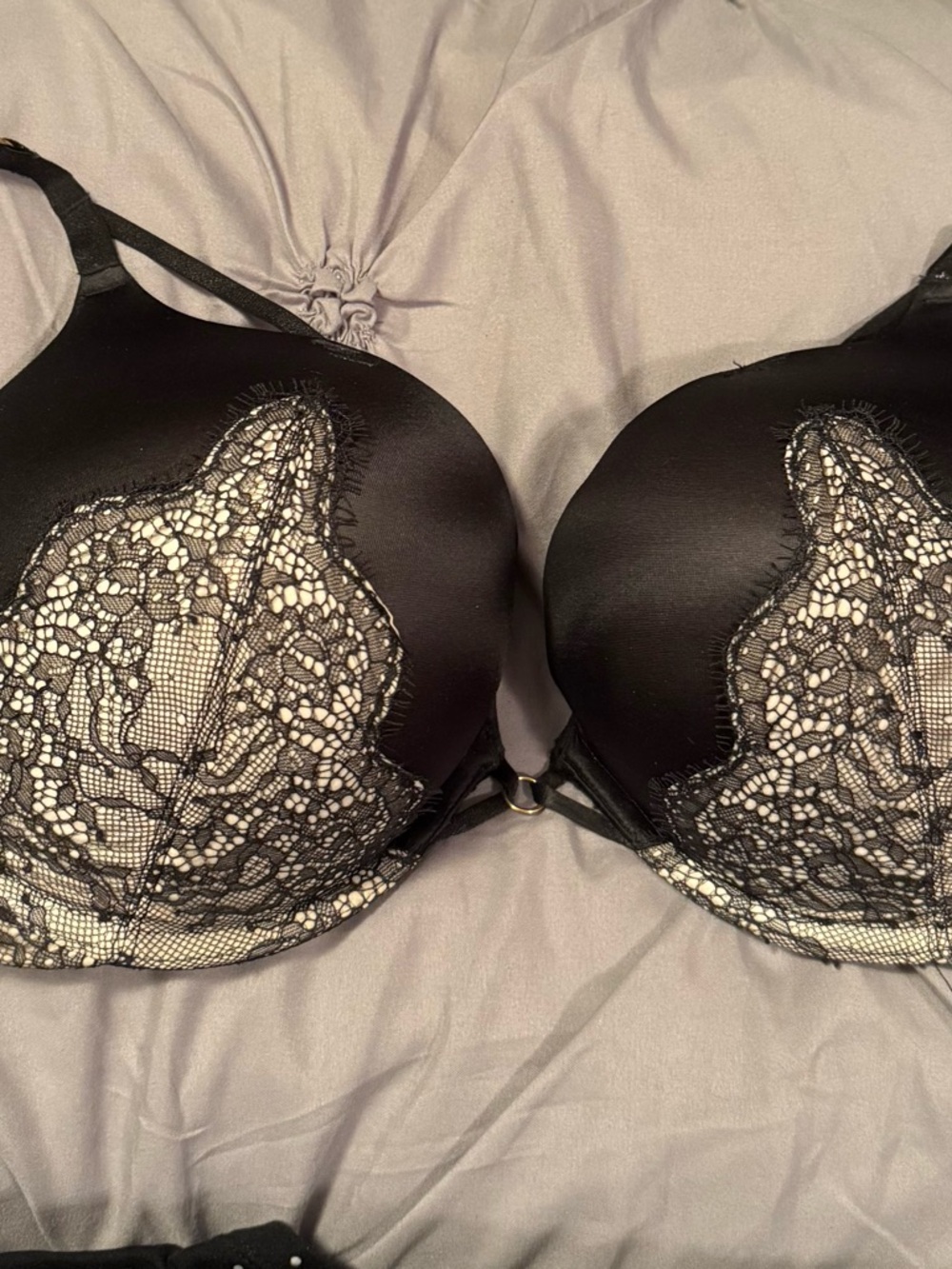 38 C Victoria’s Secret Bombshell Plunge Bra